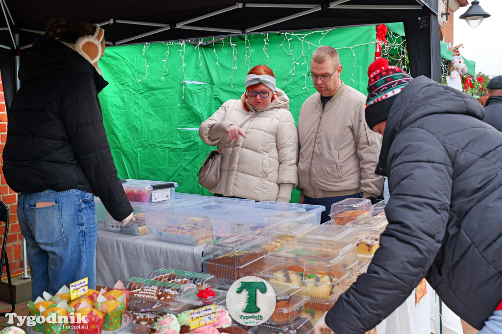 Kiermasz Świąteczny na dworcu w Tucholi