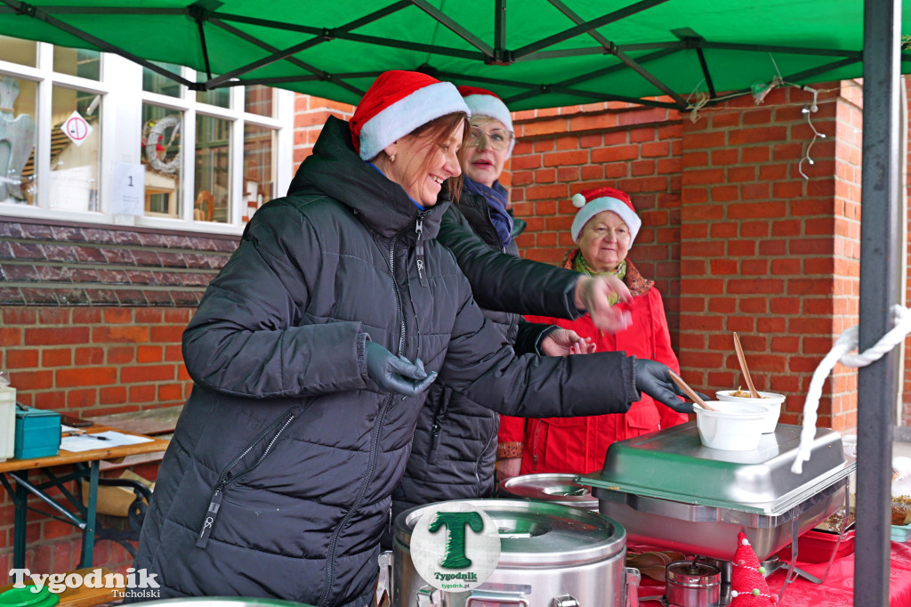 Kiermasz Świąteczny na dworcu w Tucholi