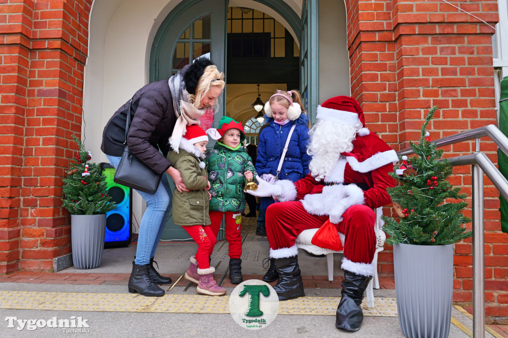 Kiermasz Świąteczny na dworcu w Tucholi