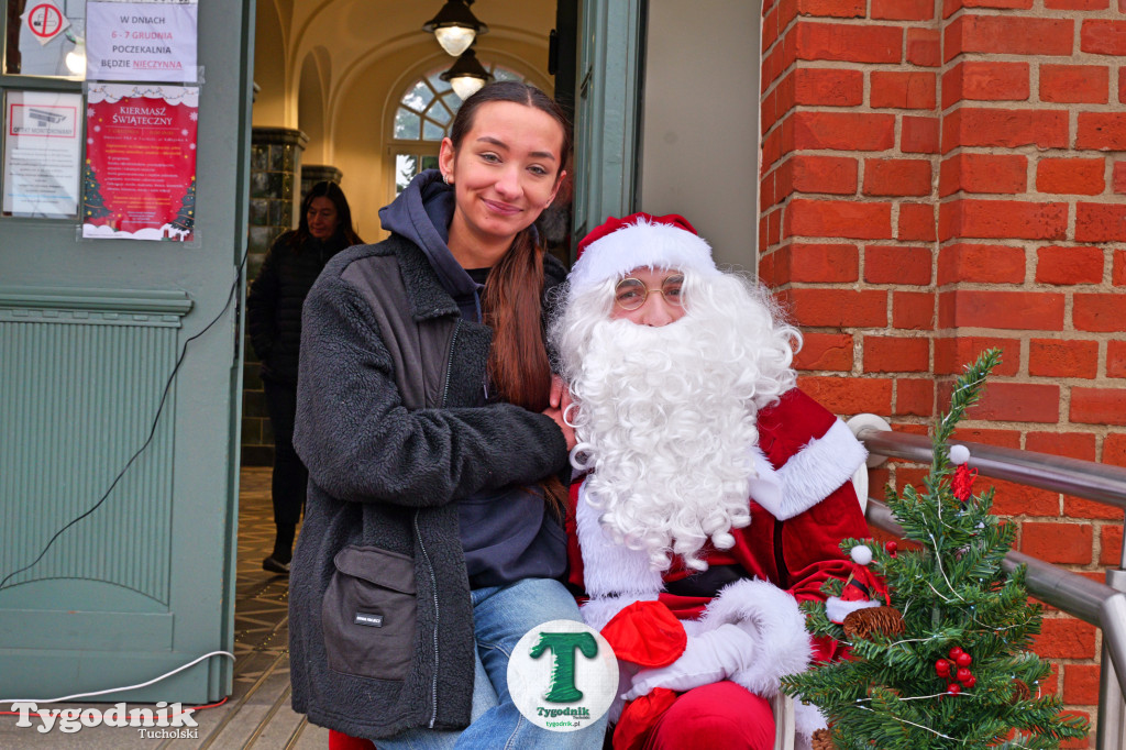 Kiermasz Świąteczny na dworcu w Tucholi