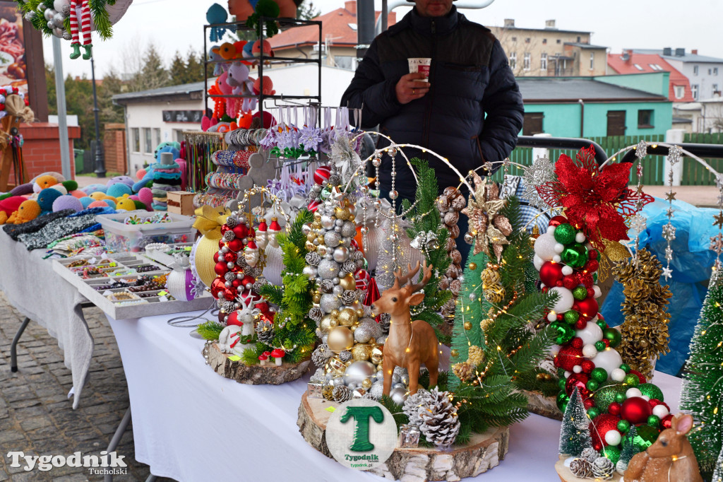 Kiermasz Świąteczny na dworcu w Tucholi