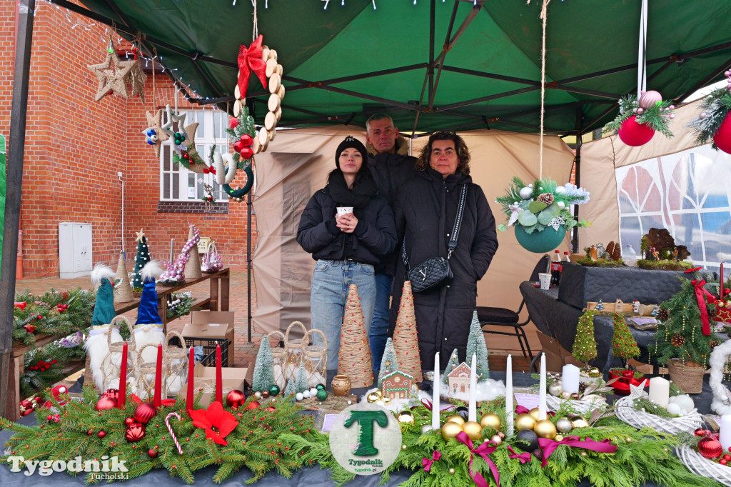 Kiermasz Świąteczny na dworcu w Tucholi