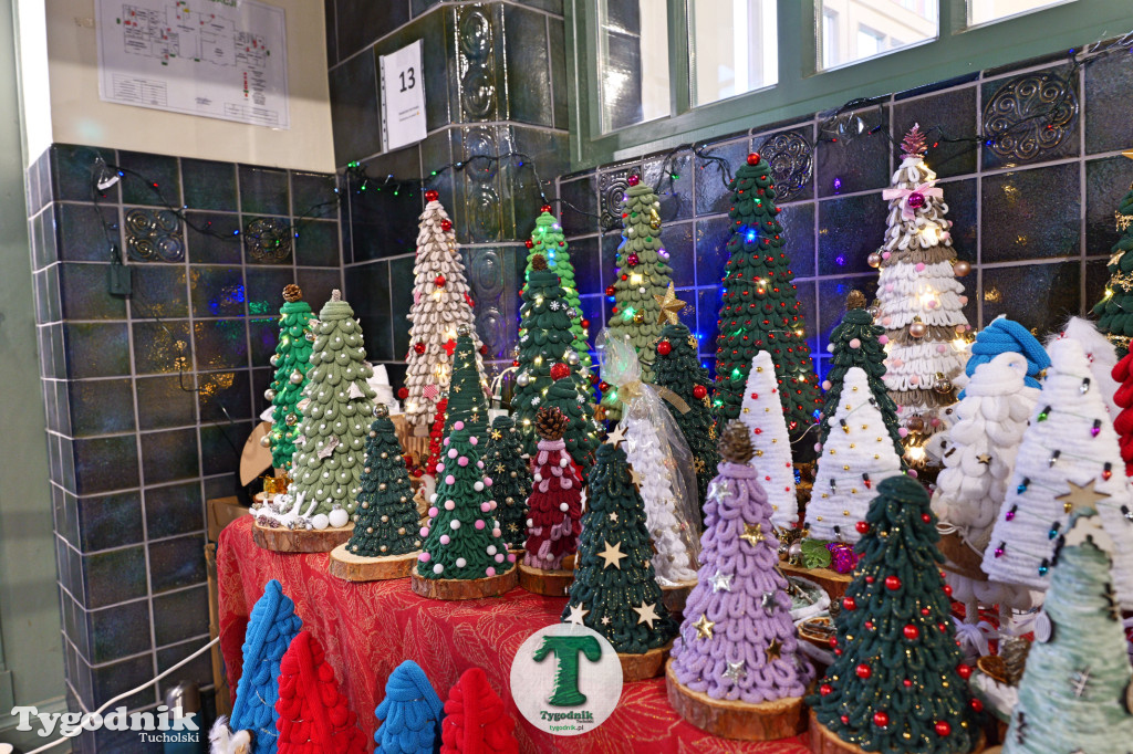 Kiermasz Świąteczny na dworcu w Tucholi