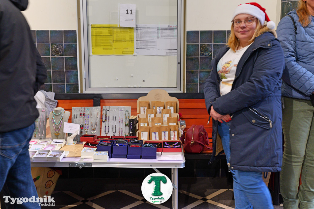Kiermasz Świąteczny na dworcu w Tucholi