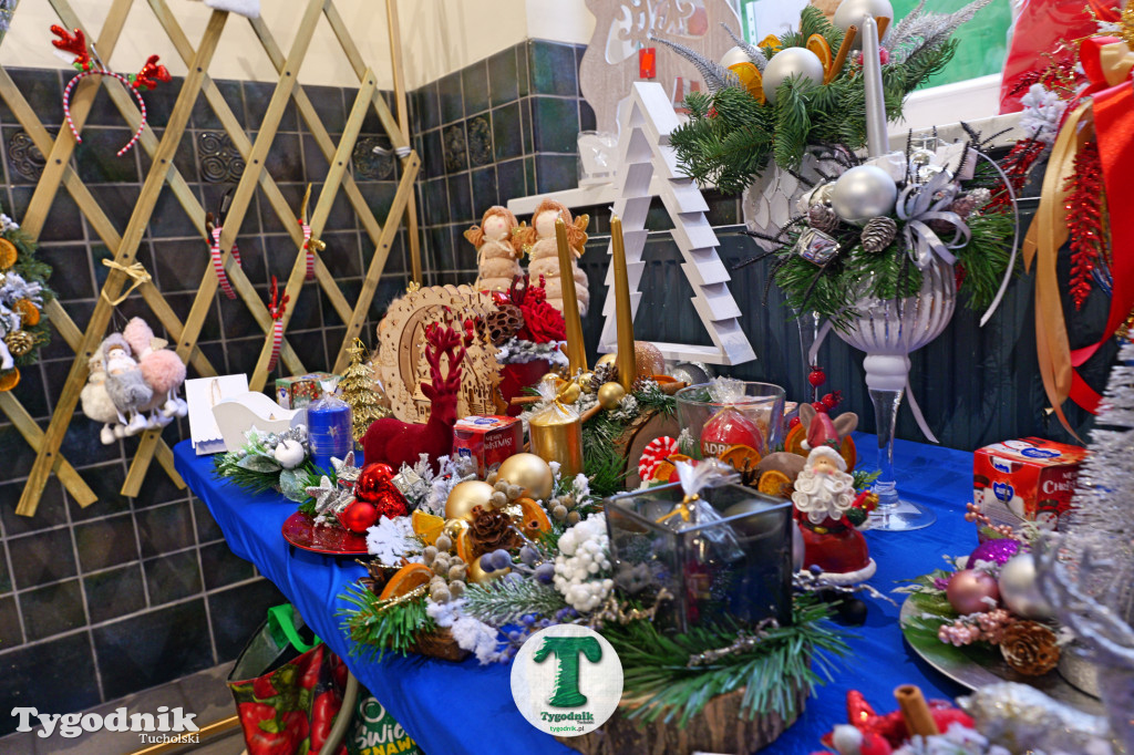 Kiermasz Świąteczny na dworcu w Tucholi