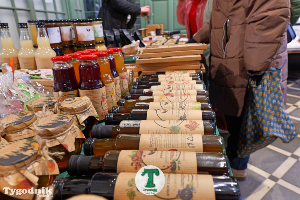 Kiermasz Świąteczny na dworcu w Tucholi