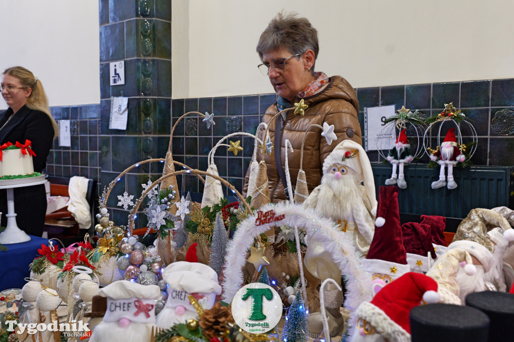 Kiermasz Świąteczny na dworcu w Tucholi