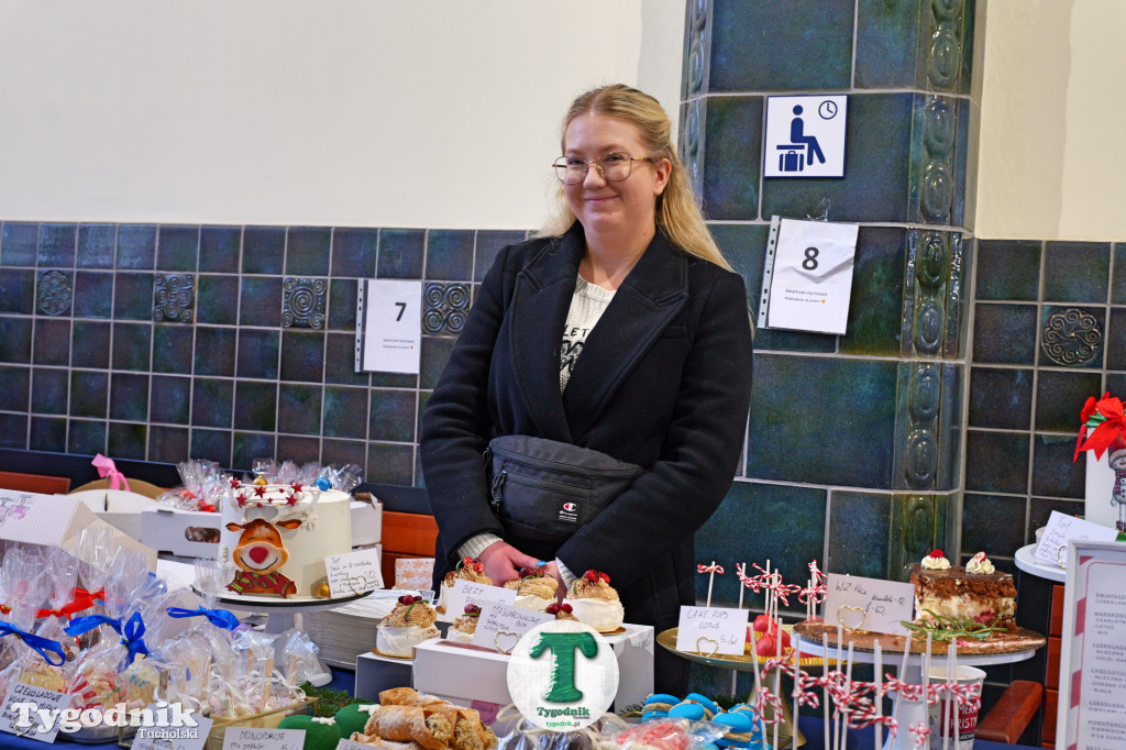 Kiermasz Świąteczny na dworcu w Tucholi