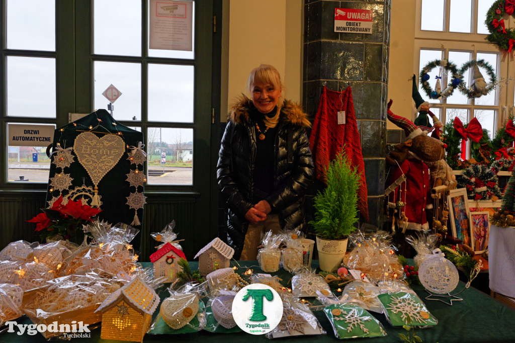 Kiermasz Świąteczny na dworcu w Tucholi