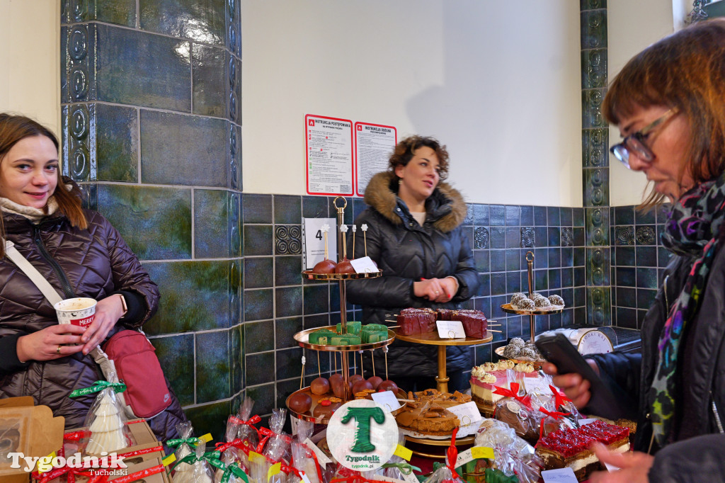 Kiermasz Świąteczny na dworcu w Tucholi