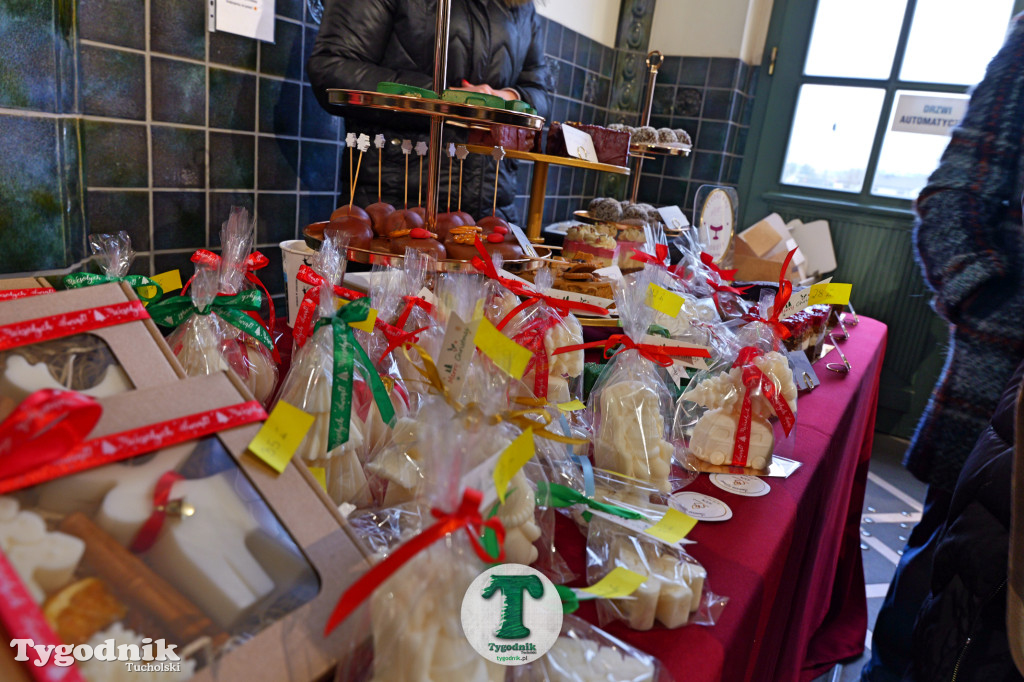 Kiermasz Świąteczny na dworcu w Tucholi