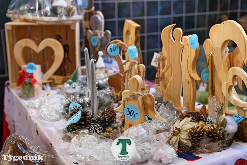 Kiermasz Świąteczny na dworcu w Tucholi