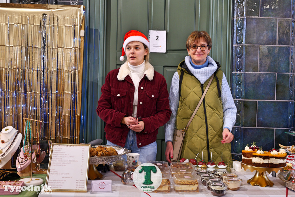 Kiermasz Świąteczny na dworcu w Tucholi