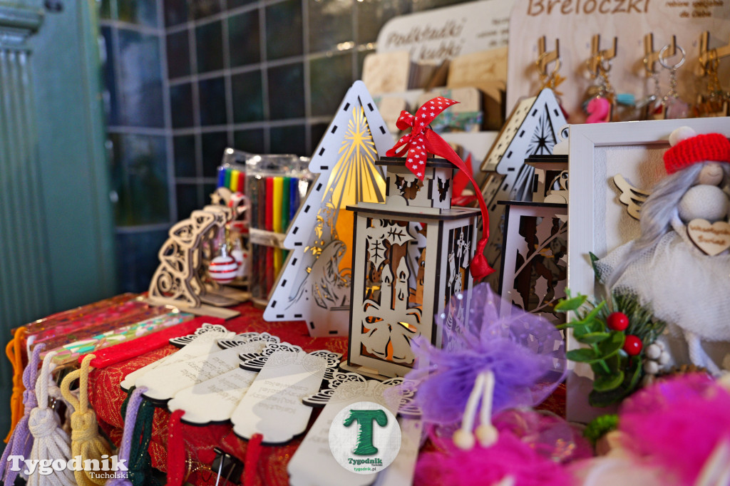 Kiermasz Świąteczny na dworcu w Tucholi