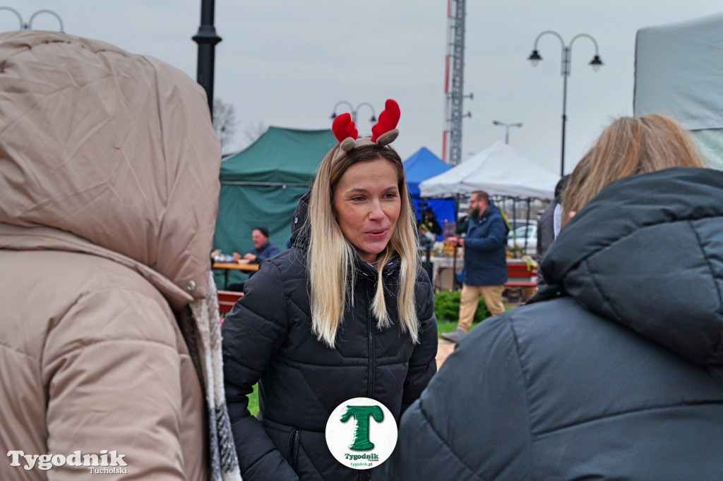 Kiermasz Świąteczny na dworcu w Tucholi