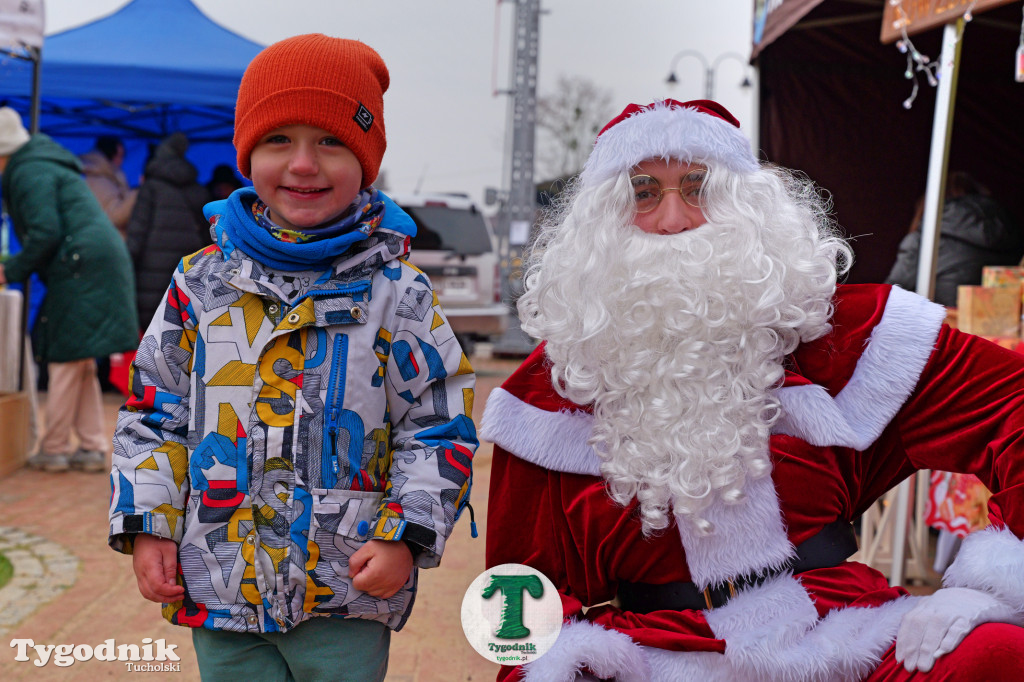 Kiermasz Świąteczny na dworcu w Tucholi