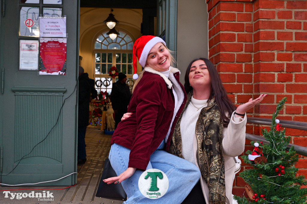 Kiermasz Świąteczny na dworcu w Tucholi