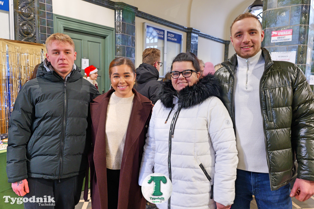 Kiermasz Świąteczny na dworcu w Tucholi