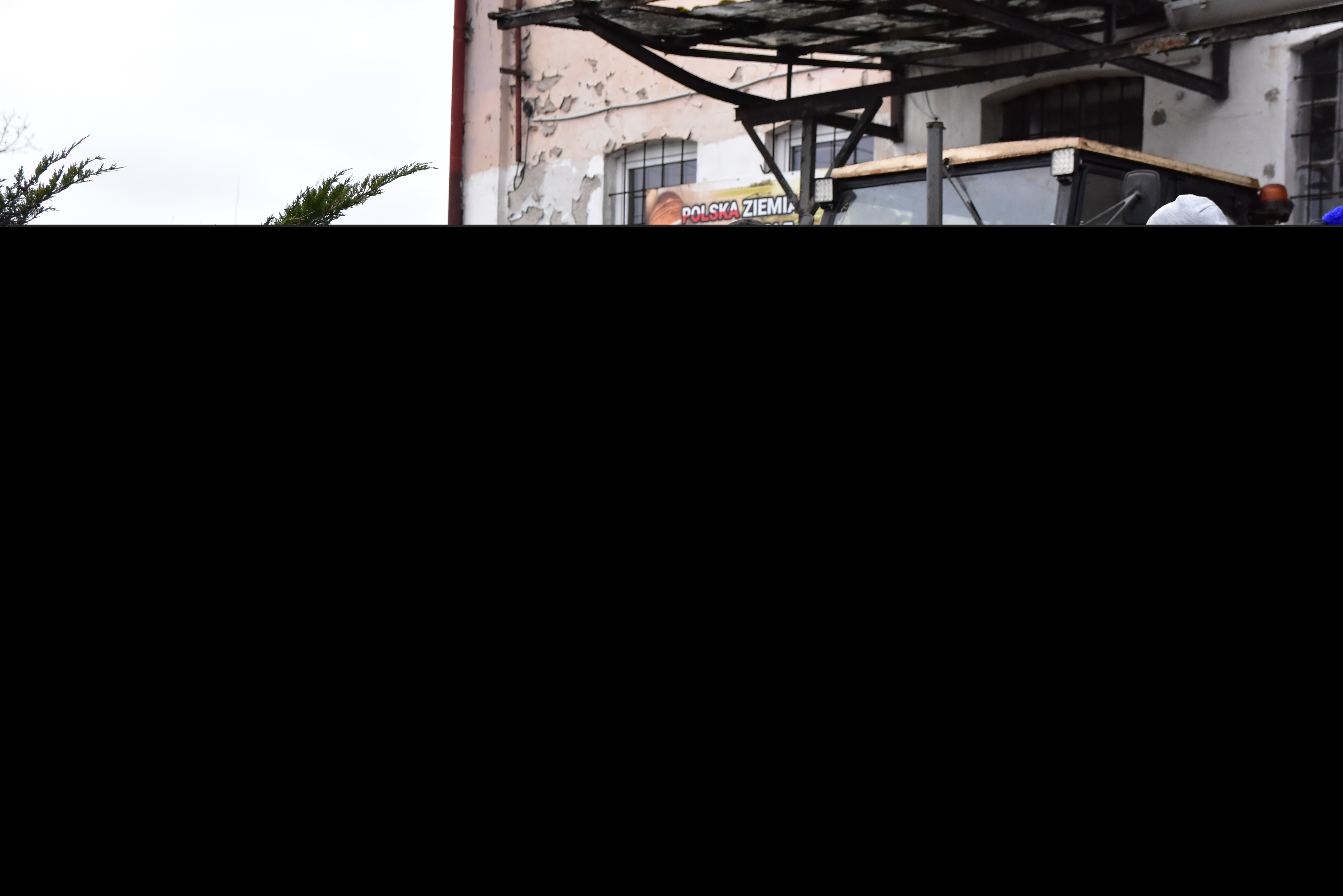 Gostycyn: Rolnicy protestowali przez kilka godzin w centrum wsi przy DW nr 237 z powiatów tucholskiego i sępoleńskiego