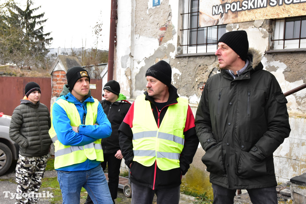 Gostycyn: Rolnicy protestowali przez kilka godzin w centrum wsi przy DW nr 237 z powiatów tucholskiego i sępoleńskiego