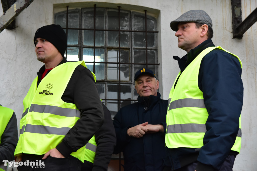 Gostycyn: Rolnicy protestowali przez kilka godzin w centrum wsi przy DW nr 237 z powiatów tucholskiego i sępoleńskiego