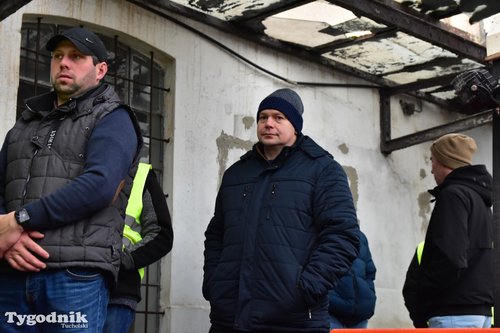 Gostycyn: Rolnicy protestowali przez kilka godzin w centrum wsi przy DW nr 237 z powiatów tucholskiego i sępoleńskiego