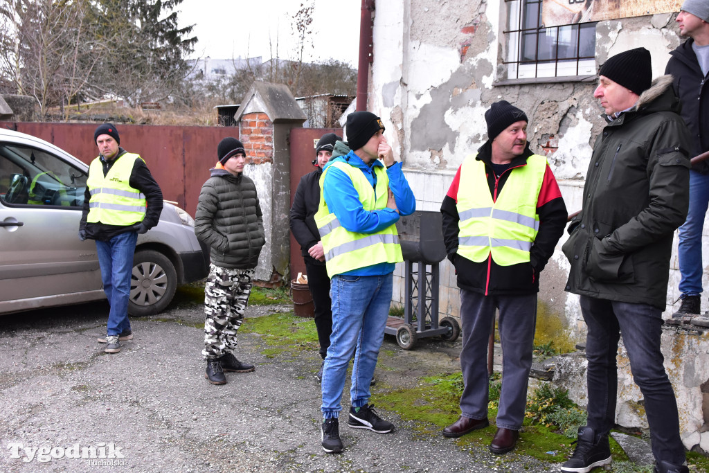 Gostycyn: Rolnicy protestowali przez kilka godzin w centrum wsi przy DW nr 237 z powiatów tucholskiego i sępoleńskiego