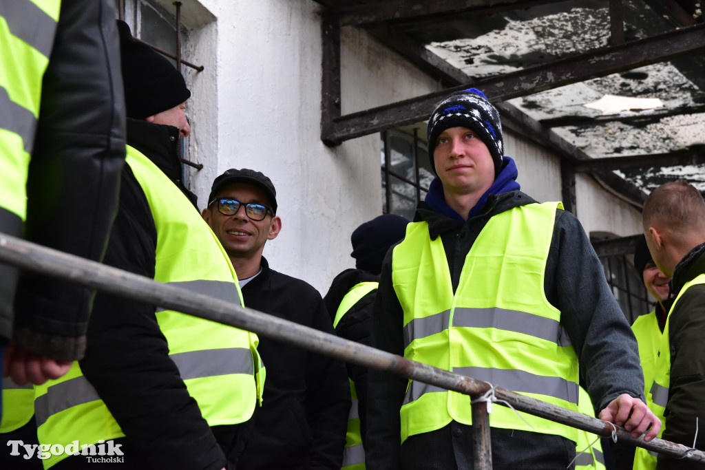 Gostycyn: Rolnicy protestowali przez kilka godzin w centrum wsi przy DW nr 237 z powiatów tucholskiego i sępoleńskiego