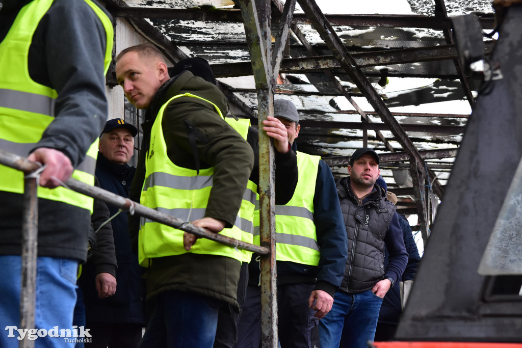 Gostycyn: Rolnicy protestowali przez kilka godzin w centrum wsi przy DW nr 237 z powiatów tucholskiego i sępoleńskiego
