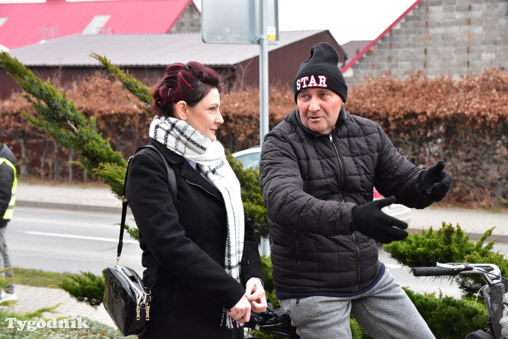 Gostycyn: Rolnicy protestowali przez kilka godzin w centrum wsi przy DW nr 237 z powiatów tucholskiego i sępoleńskiego