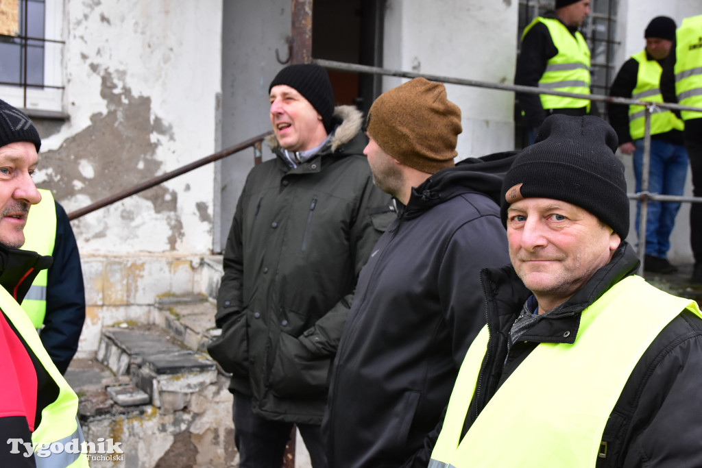 Gostycyn: Rolnicy protestowali przez kilka godzin w centrum wsi przy DW nr 237 z powiatów tucholskiego i sępoleńskiego