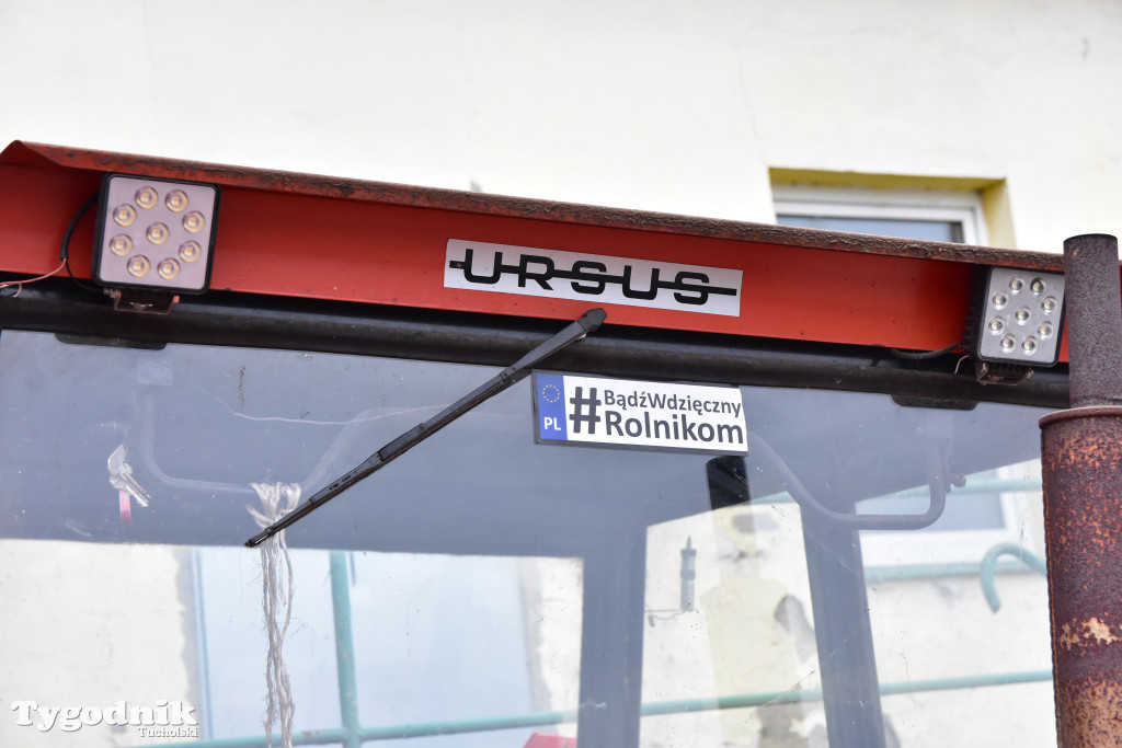 Gostycyn: Rolnicy protestowali przez kilka godzin w centrum wsi przy DW nr 237 z powiatów tucholskiego i sępoleńskiego