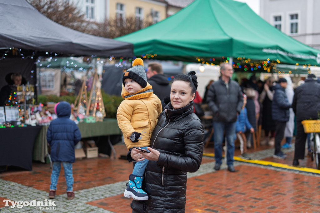 Borowiacki Jarmark na rynku: GALERIA NR 1