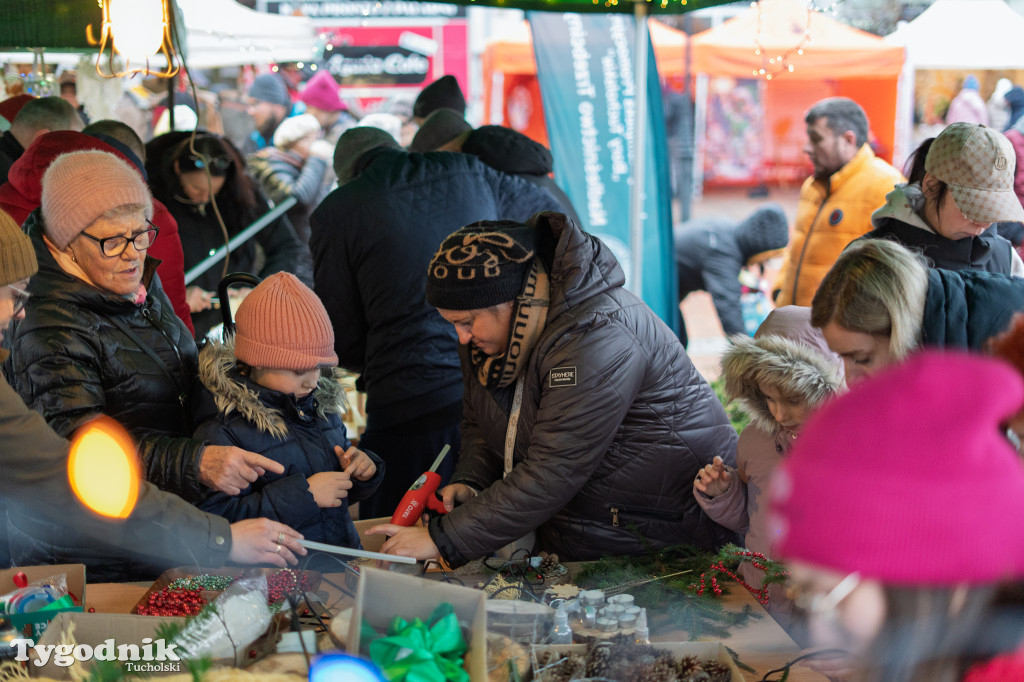 Borowiacki Jarmark na rynku: GALERIA NR 1