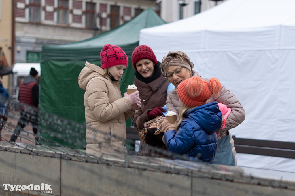Borowiacki Jarmark na rynku: GALERIA NR 1