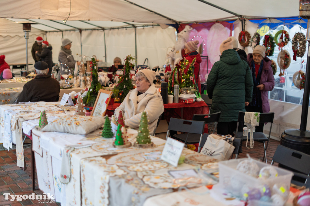 Borowiacki Jarmark na rynku: GALERIA NR 1