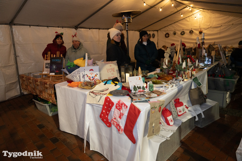 Borowiacki Jarmark na rynku: GALERIA NR 1