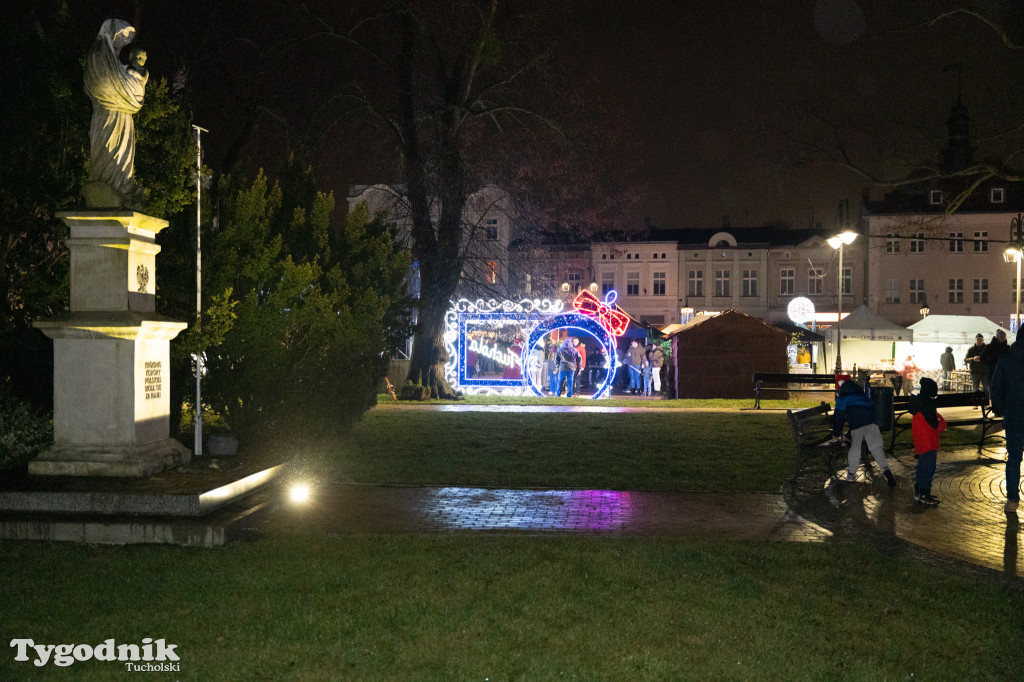 Borowiacki Jarmark na rynku: GALERIA NR 1