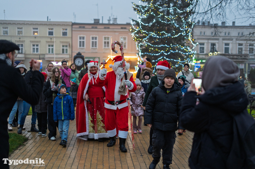 Borowiacki Jarmark na rynku w Tucholi DOMEK