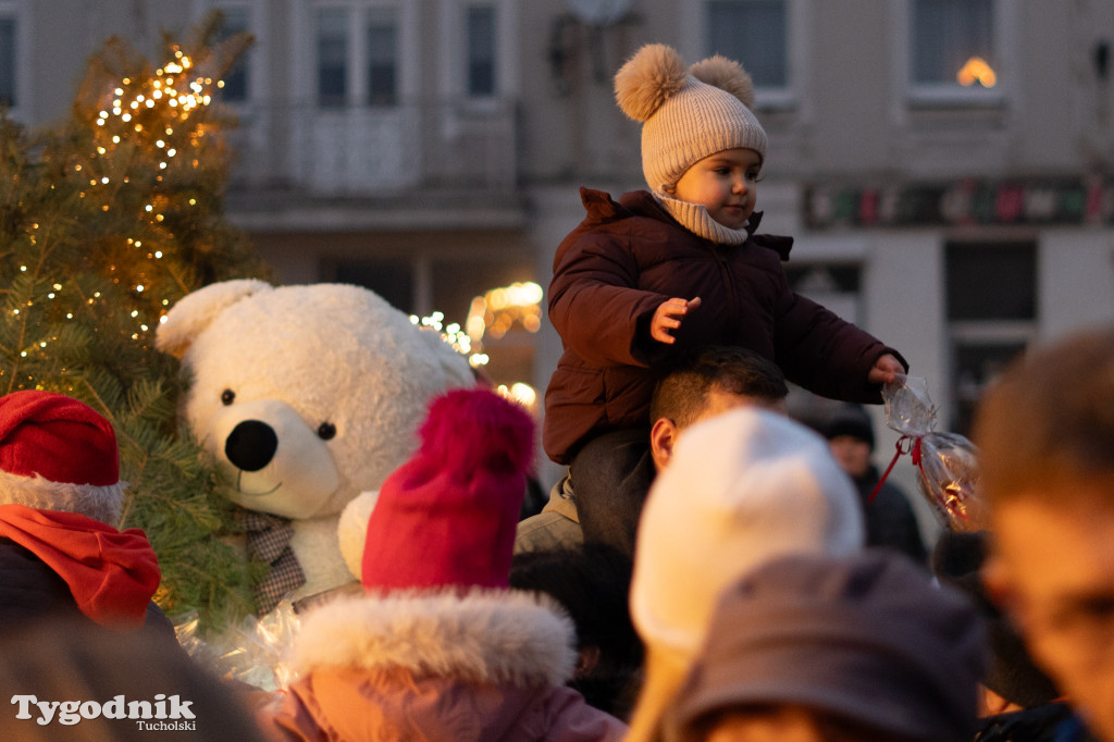 Borowiacki Jarmark na rynku w Tucholi DOMEK