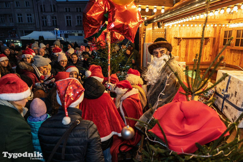 Borowiacki Jarmark na rynku w Tucholi DOMEK