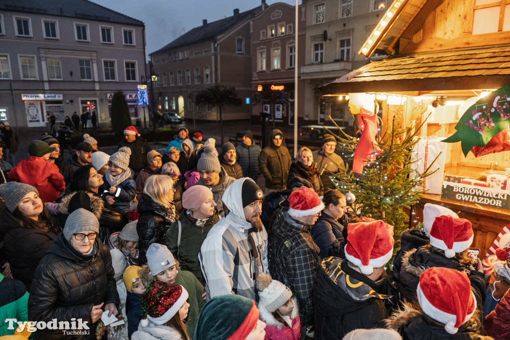 Borowiacki Jarmark na rynku w Tucholi DOMEK