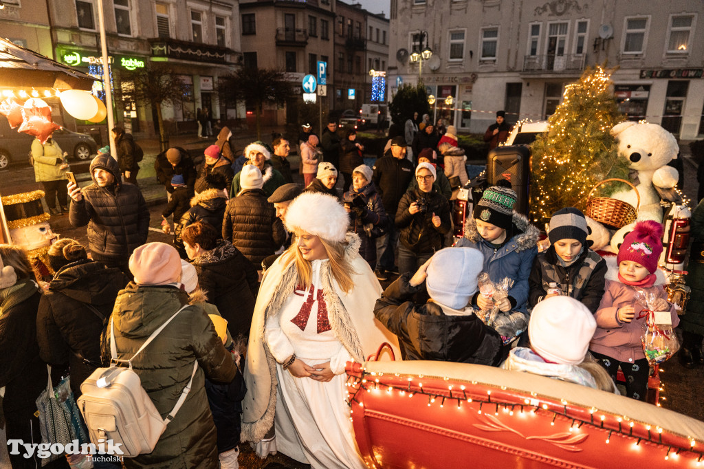 Borowiacki Jarmark na rynku w Tucholi DOMEK