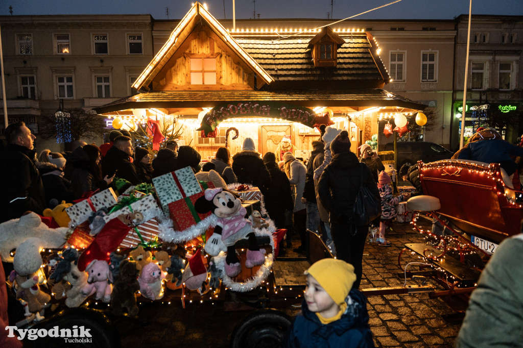Borowiacki Jarmark na rynku w Tucholi DOMEK