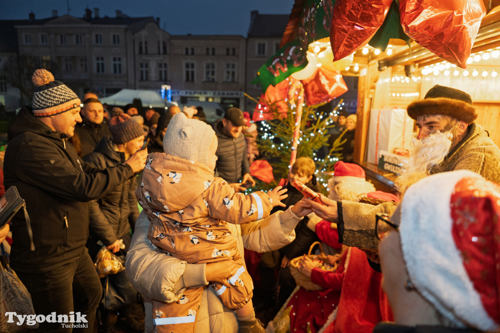Borowiacki Jarmark na rynku w Tucholi DOMEK