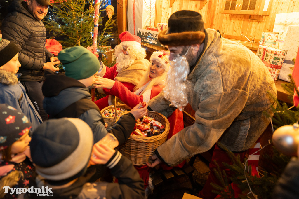 Borowiacki Jarmark na rynku w Tucholi DOMEK