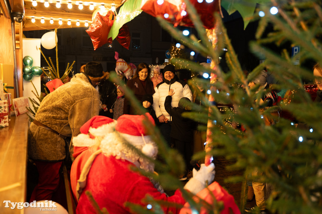 Borowiacki Jarmark na rynku w Tucholi DOMEK