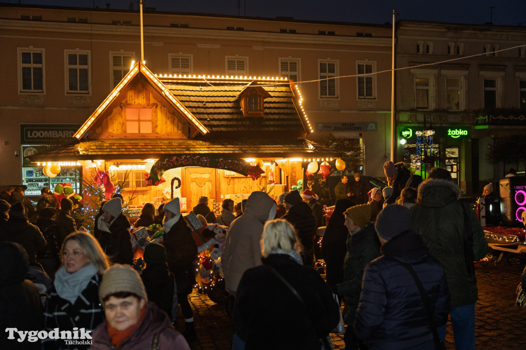 Borowiacki Jarmark na rynku w Tucholi DOMEK