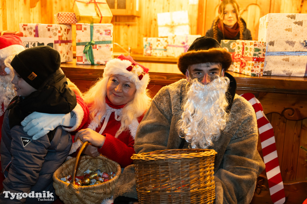 Borowiacki Jarmark na rynku w Tucholi DOMEK