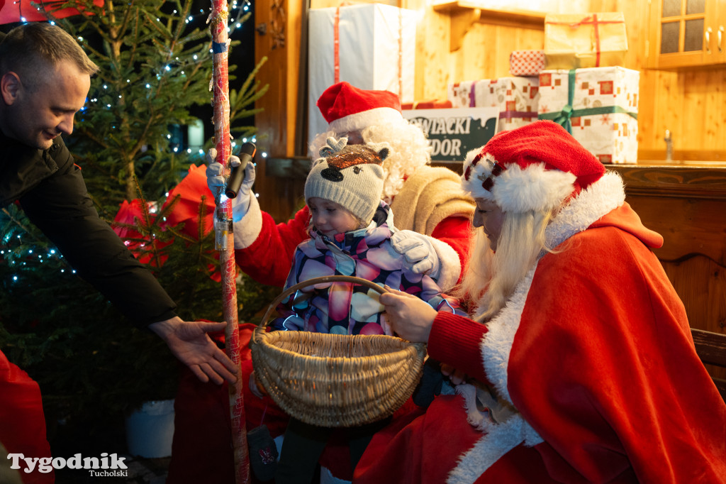 Borowiacki Jarmark na rynku w Tucholi DOMEK